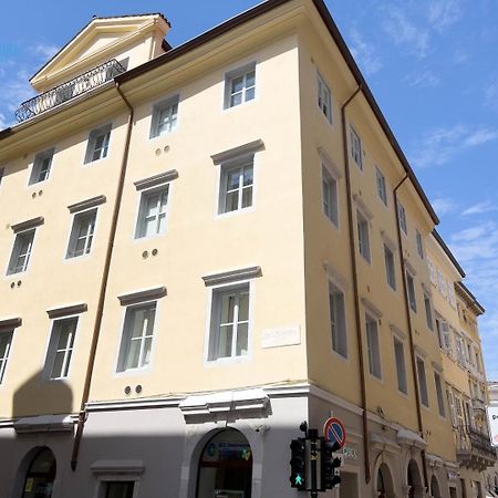 Cavana 10 Tirabora Short Rent Триест Экстерьер фото